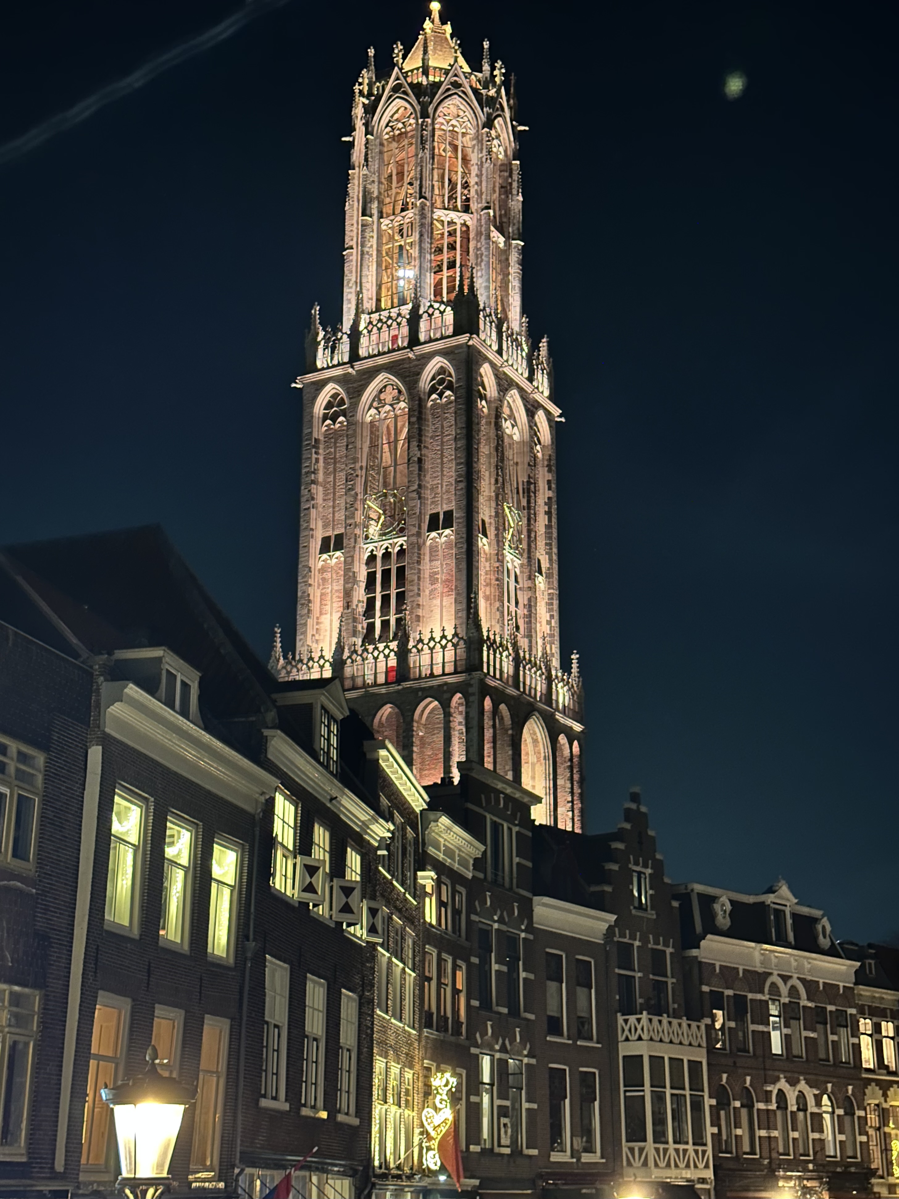 De Domtoren in de avond